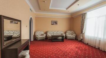 Фото номера Люкс с видом на бассейн Гостиница Маск Пятигорск г. Пятигорск 8