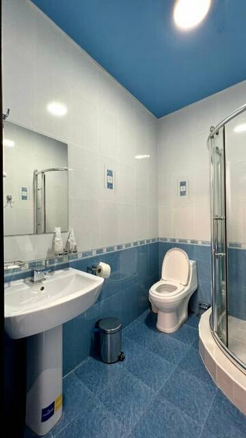 Фото номера Улучшенный трехместный номер Гостиница Uragi Hotel г. Пятигорск 7