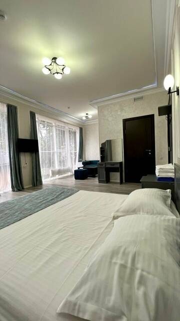 Фото номера Роскошный трехместный номер Гостиница Uragi Hotel г. Пятигорск 5