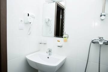 Фото номера 2-местный номер комфорт Гостиница Пансионат Искра г. Пятигорск 9